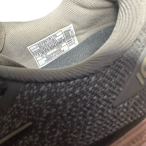 Brooks Launch 10 womens 7.5 grey/crystal grey/pale Peach colorway breathable run - Picture 10 of 10